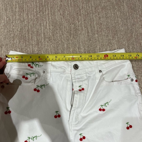 White juicy couture raw edge jeans with cherry embroidery pattern - Picture 7 of 10